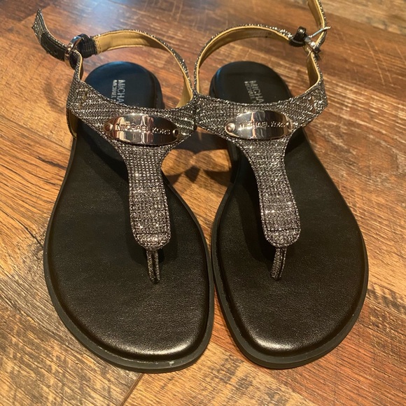 Michael Kors Plate Thong - Picture 3 of 7